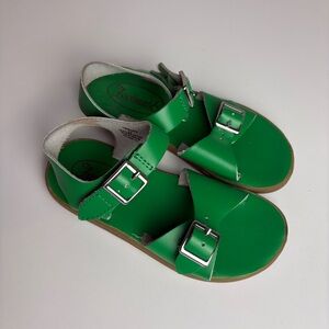 Footmates girls kelly green leather tide sandals size 11